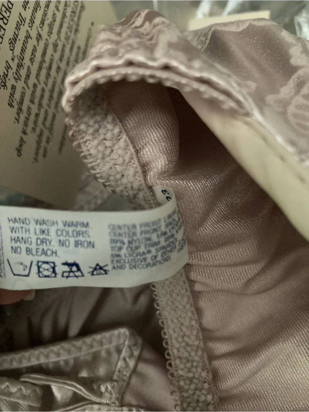 Bali Satin Tracings Front-Close Underwire Bra — Light Blush